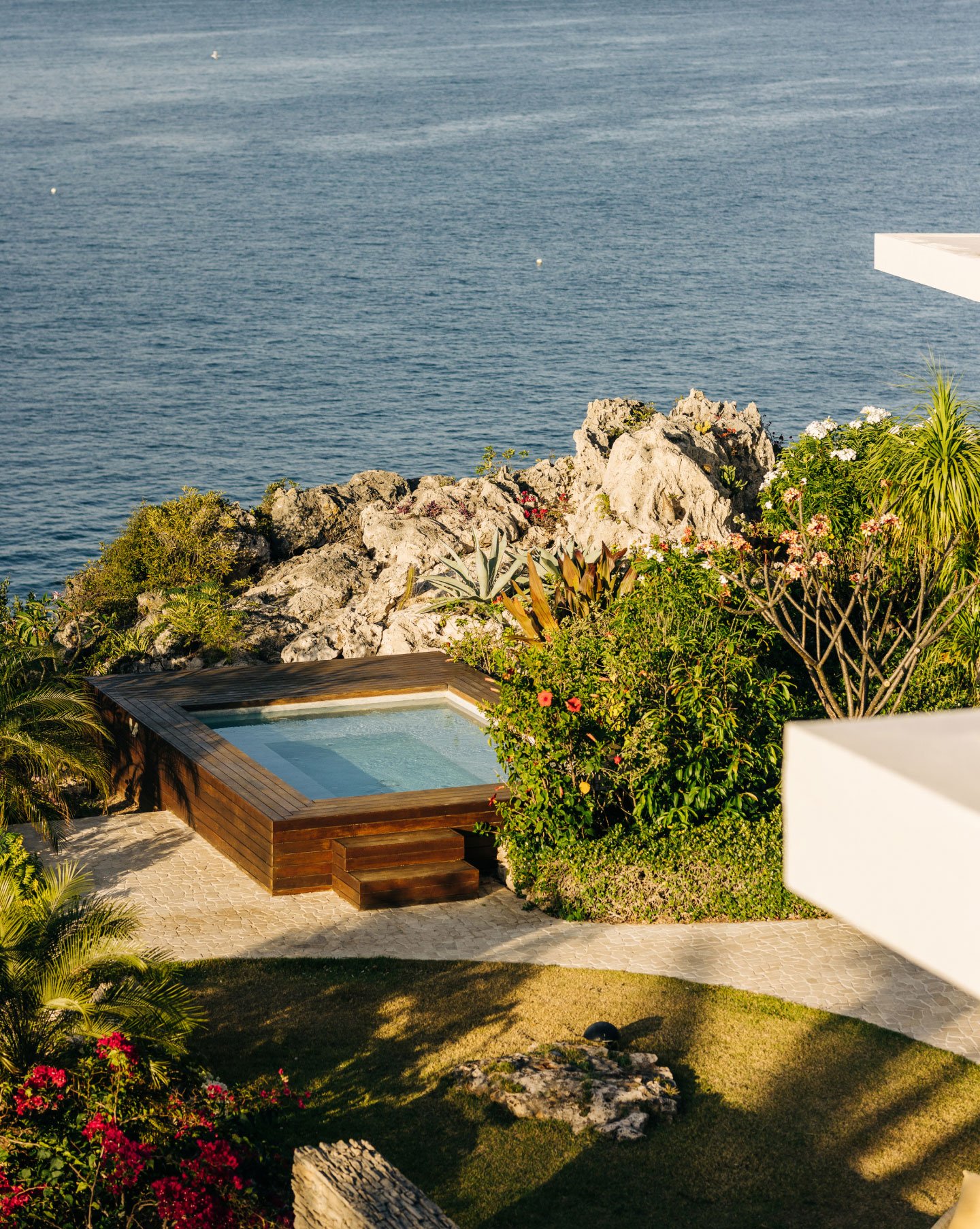 Jacuzzi overlooking the bay