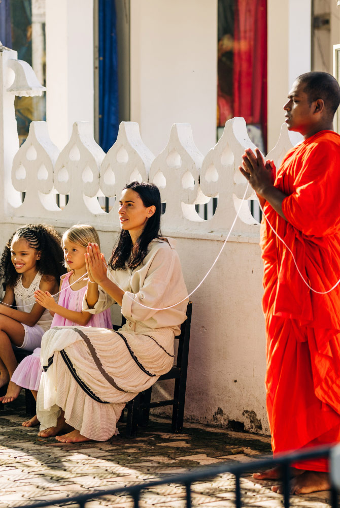 Ani-Sri-Lanka_Guest-Privileges_Buddhist_Temple_Visit