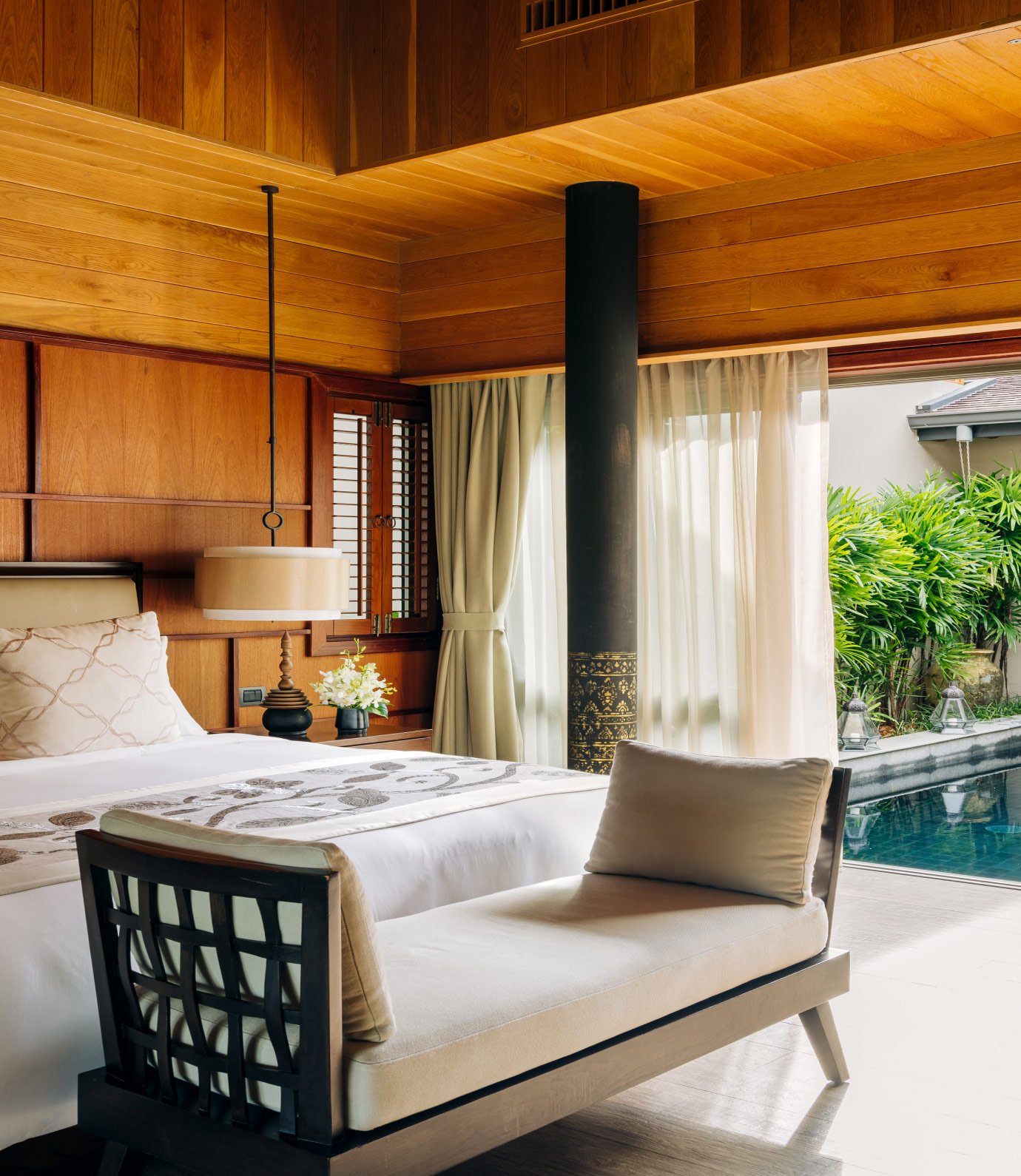 Ani-Thailand_Accommodation_Pool-Suite