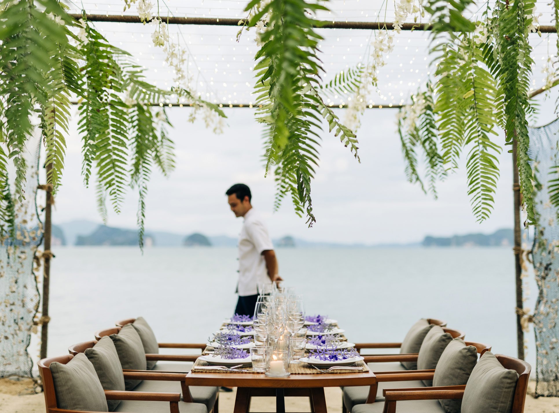 Ani-Thailand_Dining_Beach_Dinner