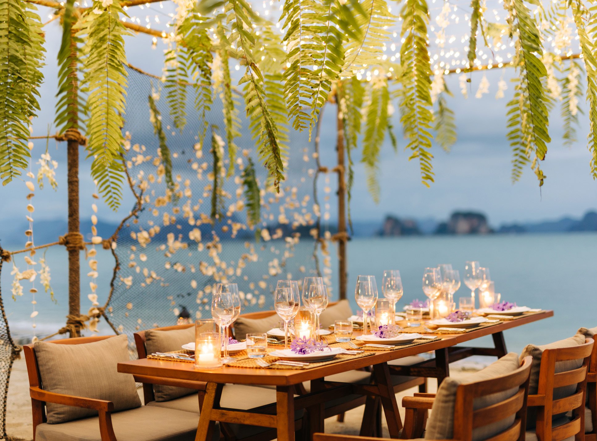 Ani-Thailand_Dining_Beach_Dinner